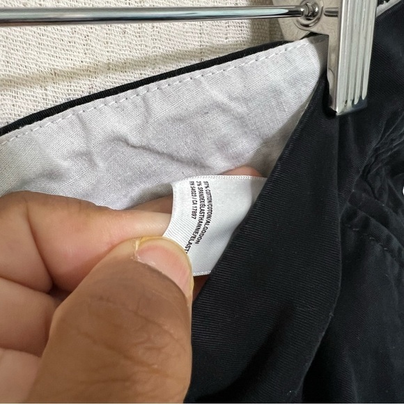 Old Navy black chino shorts size 4P - Picture 3 of 6